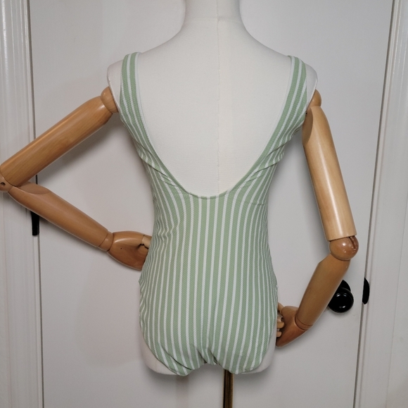 H&M Textured Sage Green & White Pinstripe Modest Swimsuit Size Medium - Picture 6 of 10
